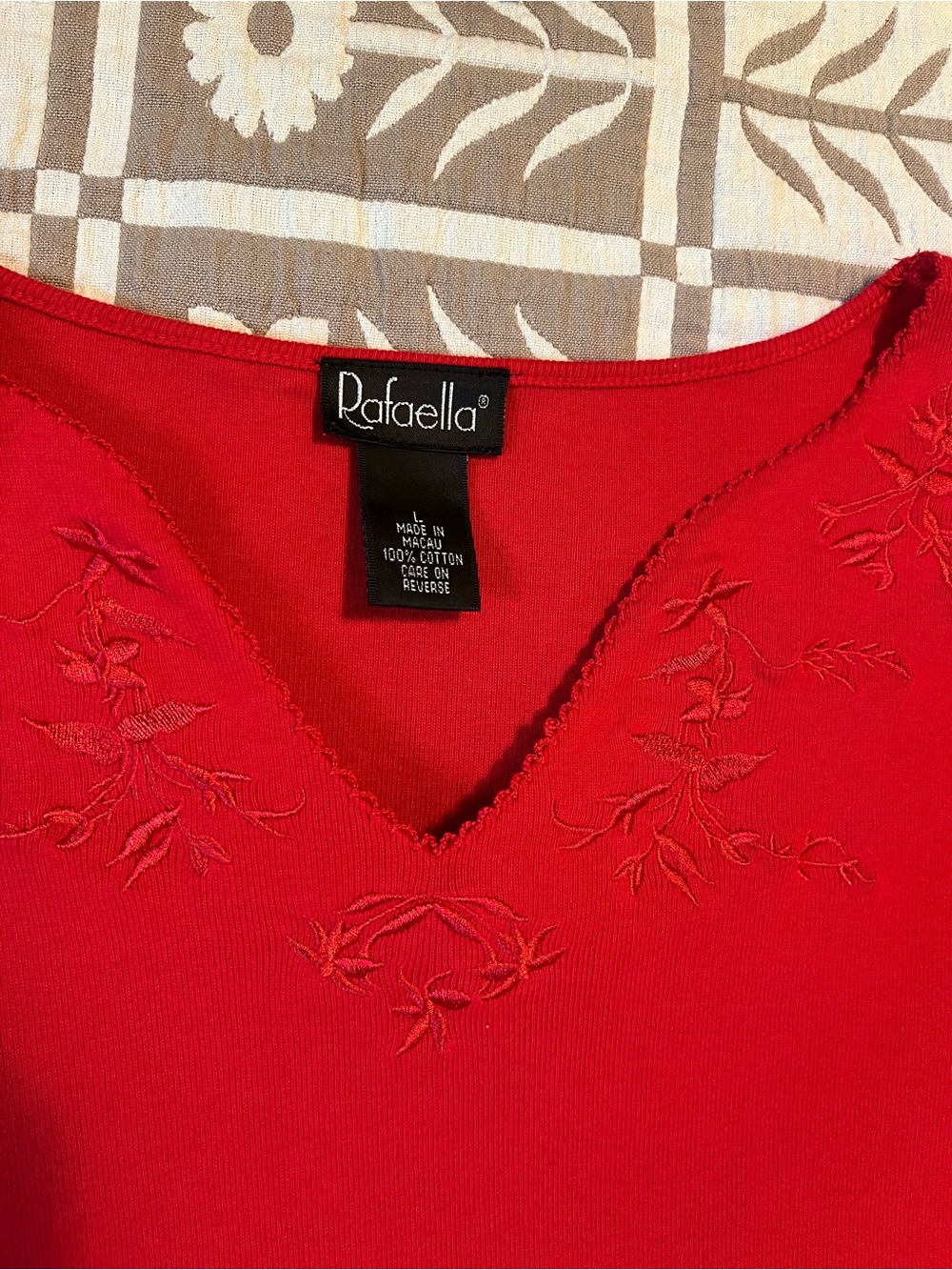Embroidered vintage red short-sleeve V-neck top by Rafaella
